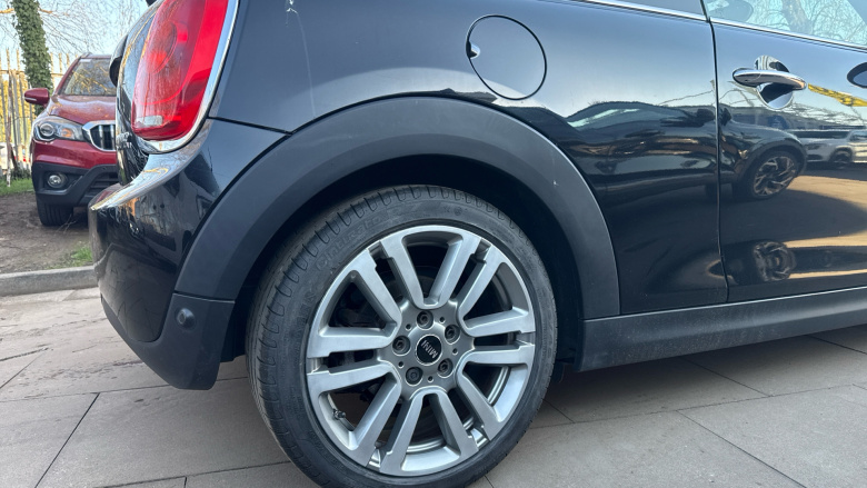 MINI Hatchback 1.5 Cooper Seven 3dr Auto Petrol Hatchback